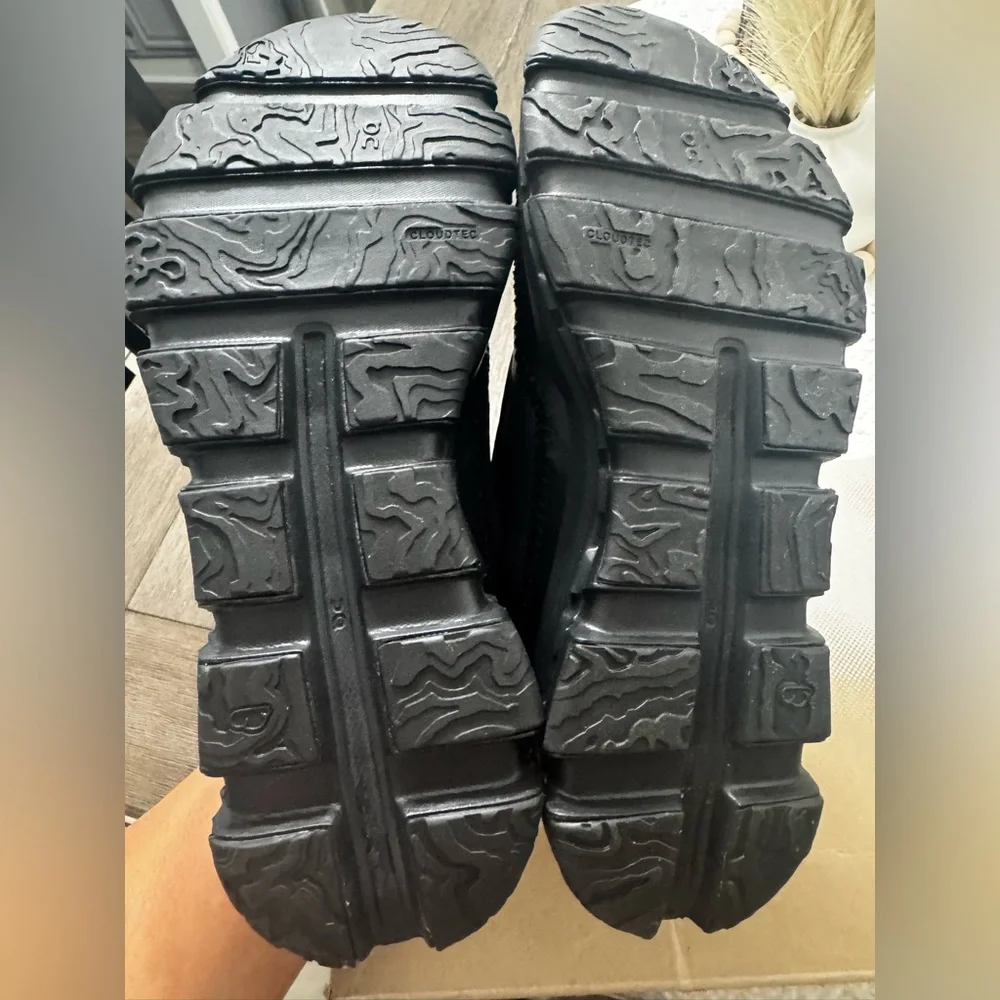 On Running Black Athletic Shoes - Picture 7 of 10